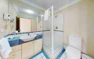 In-room Bathroom 4 Bridgewater Apartments