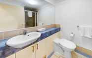 In-room Bathroom 5 Bridgewater Apartments