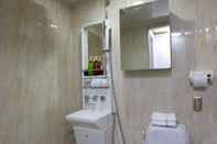 In-room Bathroom Hotel Daewoo Inn