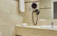 In-room Bathroom 3 Hostal Arriazu