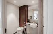 In-room Bathroom 3 Orange Apartments-Kepplestone