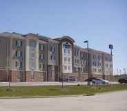 Exterior 2 Candlewood Suites Youngstown W I-80 Niles Area, an IHG Hotel