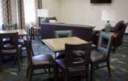 ร้านอาหาร 5 Candlewood Suites Youngstown W I-80 Niles Area, an IHG Hotel