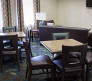 Restaurant 5 Candlewood Suites Youngstown W I-80 Niles Area, an IHG Hotel