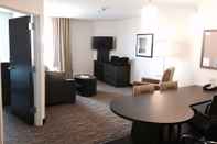 Common Space Candlewood Suites Youngstown W I-80 Niles Area, an IHG Hotel