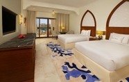 Bedroom 7 DoubleTree by Hilton Resort & Spa Marjan Island