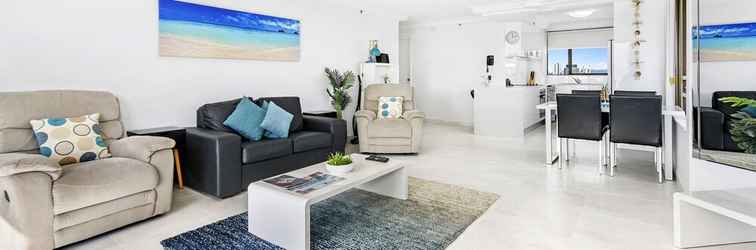 Lobi Surfers Century Oceanside Apartments