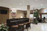 Lobby Microtel Inn & Suites By Wyndham Fairmont