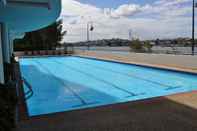 Swimming Pool Goldsborough Place Apartments