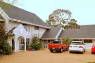 Exterior OR Tambo Guest House