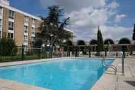 Swimming Pool ibis Styles Lille Neuville en Ferrain