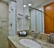 Toilet Kamar 7 Quality Hotel & Suites Brasilia