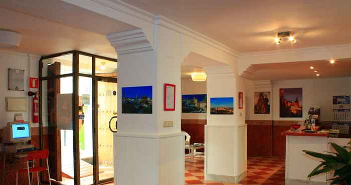 Lobby Hotel Toril