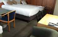 Bedroom 7 SureStay Hotel by Best Western Karinga Motel