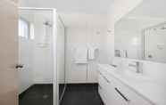 Toilet Kamar 2 Sunseeker Motor Inn