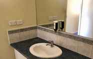 Toilet Kamar 4 Eight Spence