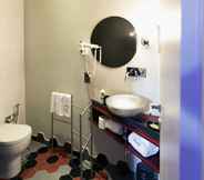 Toilet Kamar 6 IRooms Pantheon & Navona