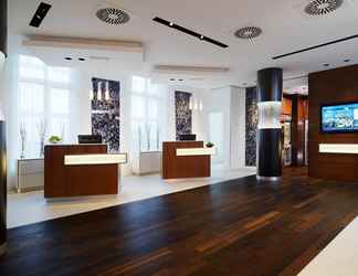 Lobi 2 Courtyard by Marriott Cologne