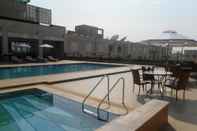 Swimming Pool Country Inn & Suites by Radisson, Meerut