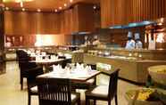 Restaurant 5 Country Inn & Suites by Radisson, Meerut