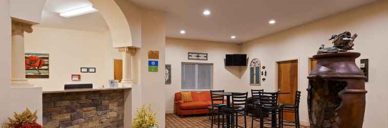 Lobby SureStay Hotel by Best Western Whittington Rend Lake