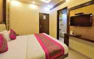 Bedroom 2 Hotel Aman International at New Delhi Station