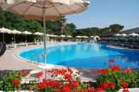 สระว่ายน้ำ Park Hotel Marinetta