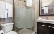 In-room Bathroom 6 Willowdale Hotel Toronto North York