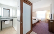 Bedroom 4 Hampton by Hilton London Gatwick Airport