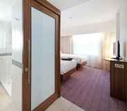 Bedroom 4 Hampton by Hilton London Gatwick Airport