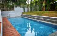 Kolam Renang 2 Cemara Villa 4 Bedrooms with a Private Pool