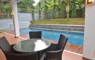 Swimming Pool 5 Cemara Villa 4 Bedrooms with a Private Pool