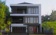 Bangunan 3 Cemara Villa 4 Bedrooms with a Private Pool