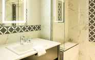 In-room Bathroom 2 Le Chabrol Hotel & Suites