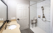 In-room Bathroom 6 Best Western Plus Stevenson Manor
