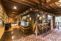 Bar, Kafe, dan Lounge Cradle Forest Inn
