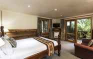 Bedroom 2 Cradle Forest Inn