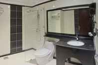 In-room Bathroom Concorde Mina Hotel