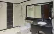 Toilet Kamar 4 Concorde Mina Hotel