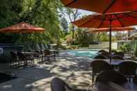 Swimming Pool The Jack London Lodge