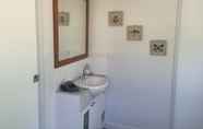 Toilet Kamar 3 Blackwattle Farm B&B and Farm Stay