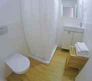 Toilet Kamar 4 Blue Buddha Beach Rooms & Suites