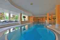 Swimming Pool Parkhotel Landau