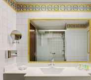 Toilet Kamar 2 Anjum Hotel Makkah