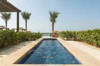 สระว่ายน้ำ Ajman Saray, a Luxury Collection Resort, Ajman