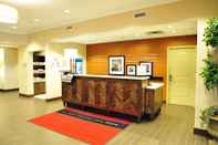 Lobi Hampton Inn & Suites Robbinsville