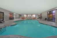 Swimming Pool Hampton Inn & Suites Robbinsville