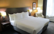 Phòng ngủ 3 Best Western St. Louis Airport North Hotel & Suites