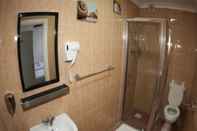 Toilet Kamar Heathrow Inn