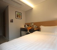 Kamar Tidur 5 I.T.W. Hotel